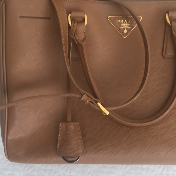 Prada Saffiano - Picture 4 of 6